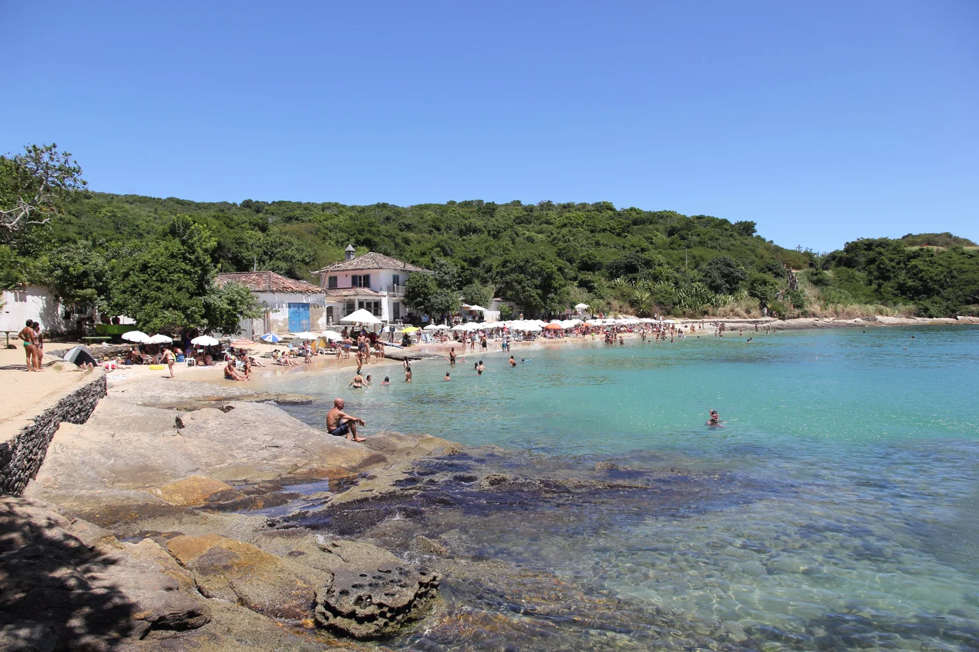 Praia da Azeda vista da Azedinha, em Búzios